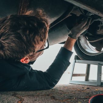 Tips and tricks for repairing damaged cars at low cost