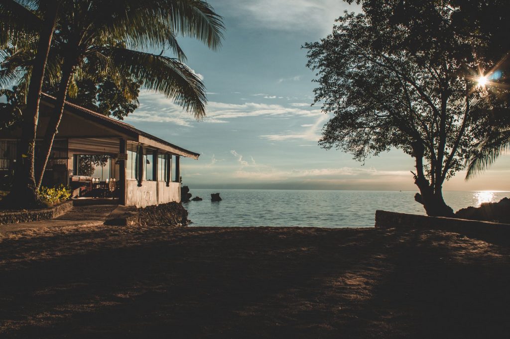 The calm atmosphere on the beach is suitable to release the problems
