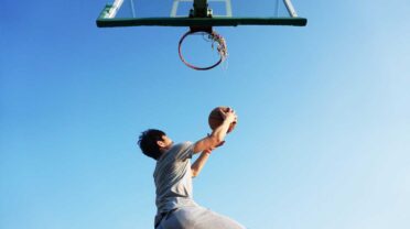 Kia MVP Ladder: Time may be ticking for LeBron to get back in chase