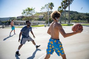 Play basketball with friend