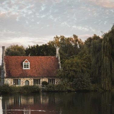 Review of charming and beautiful luxury lakeside villas